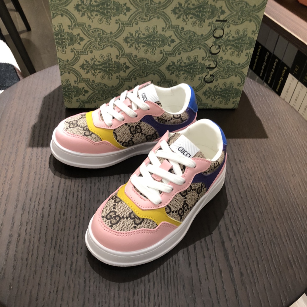 Children's shoes child